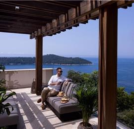 Luxury 4 Bedroom Villa with Infinity Pool, Sauna and Sea Views in Sveti Jakov, near Dubrovnik, Sleeps 8